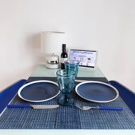 Alfama I, Eco-penthouse With View & French Balcony Лісабон
