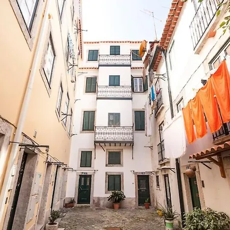 Alfama I, Eco-penthouse With View & French Balcony Lejlighed