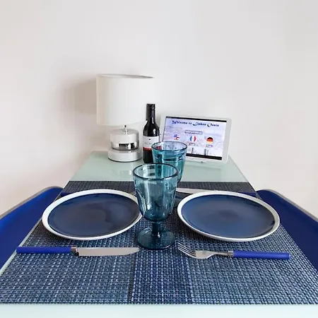 Alfama I, Eco-penthouse With View & French Balcony Apartment