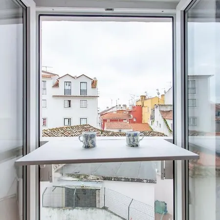 Alfama I, Eco-penthouse With View & French Balcony * Lisbon